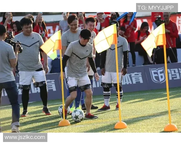 深圳足球队灵活性创新高引发热议助力球队崛起之路