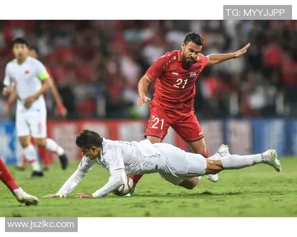 足球明星亲密互动展现粉丝热情引发全球关注与热议