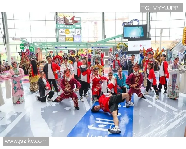 足球明星与中国舞女的完美结合展现魅力与风采的精彩瞬间 足球明星与中国舞女的完美结合展现魅力与风采的精彩瞬间